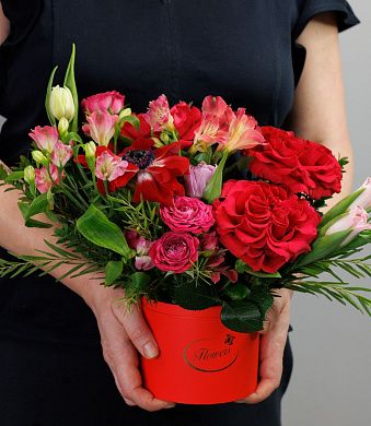 Цветы в коробке "Алые паруса"