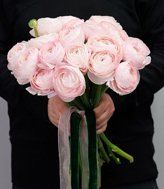 Монобукет из ранункулюсов